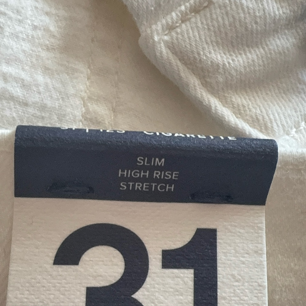 GAP New with tags women’s white cigarette jeans! - Picture 4 of 9